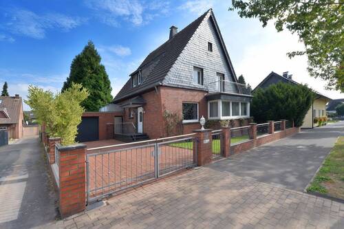 Hausansicht - Gepflegtes Haus in ruhiger Wohnlage