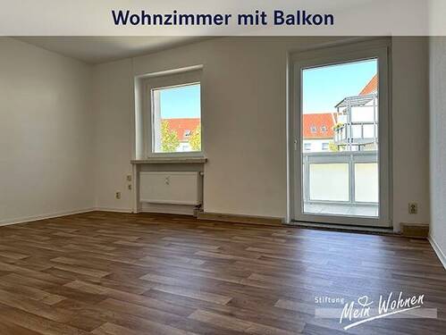 Wohnzimmer mit Balkon - 