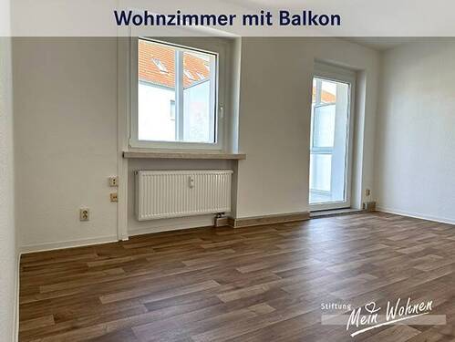 Wohnzimmer mit Balkon - 