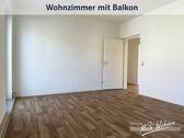 Wohnzimmer mit Balkon - 