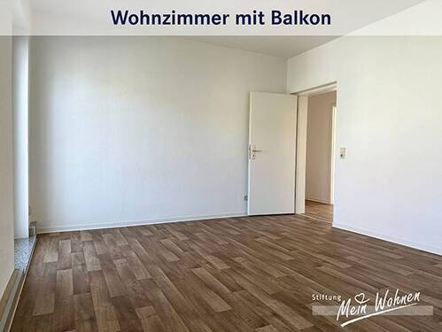 Wohnzimmer mit Balkon - 