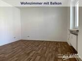 Wohnzimmer mit Balkon - 
