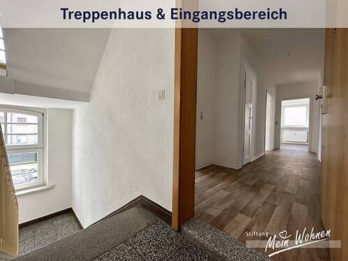 Treppenhaus und Eingangsbereich - 3 Zimmer Etagenwohnung zur Miete in Bad Dürrenberg