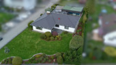 Luftbild - Ein Rückzugsort der Extraklasse - Stilvoller Bungalow mit Indoorpool auf traumhaftem Grundstück in Neuhausen