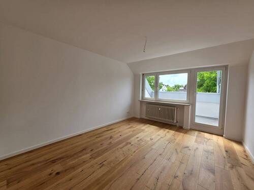 Wohnzimmer - 2 Zimmer Etagenwohnung zur Miete in München