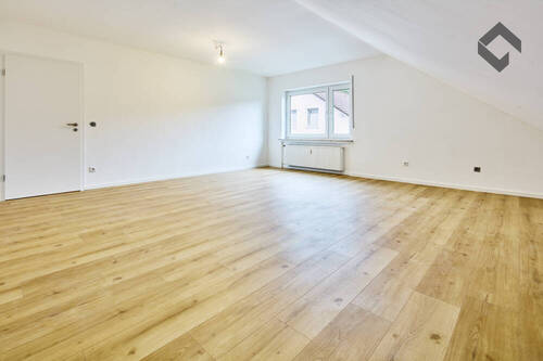 Bild 1 - Frisch renoviert: Stilvolles Zuhause mit Garten