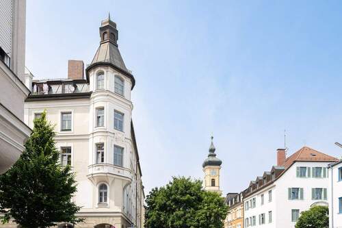 ALTBAU DETAILS - Eckturmerker mit Pyramidendach und Laterne, Sockelrustika, Gesimsen, Lisenen und Putzfeldern - H&G - Denkmal Prunkstück mit Potenzial für Altbauliebhaber in München-Sendling