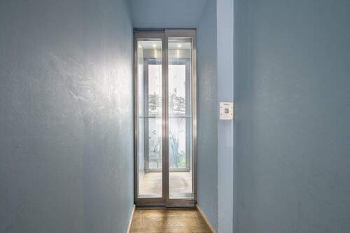 KOMFORT - Der Personenaufzug bringt Sie bequem in das erste Obergeschoss - Etagenwohnung mit 84,50 m² in München zum Kaufen