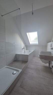 Bad - Doppelhaushälfte mit 124,00 m&sup2; in Hamburg zur Miete