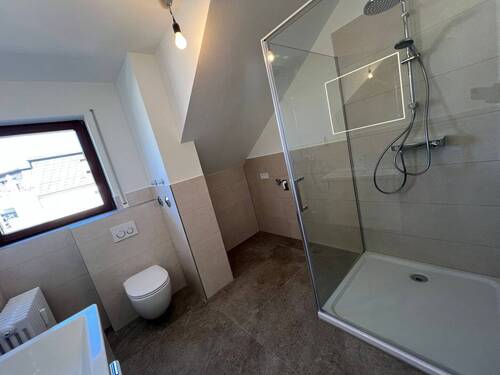 Badezimmer mit Dusche und Waschmasch.-Anschl..jpeg - Etagenwohnung mit 94,00 m&sup2; in Baden-Baden zum Kaufen