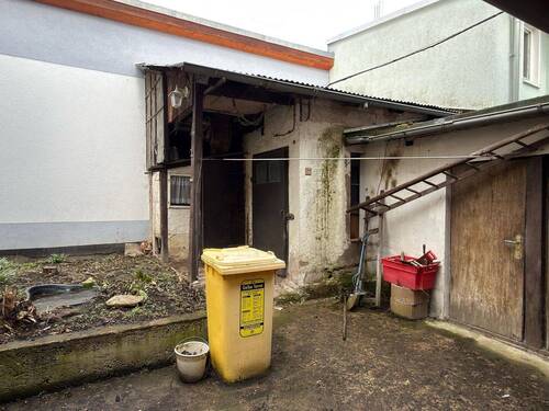 Kleiner Hof mit Nebengelass - 