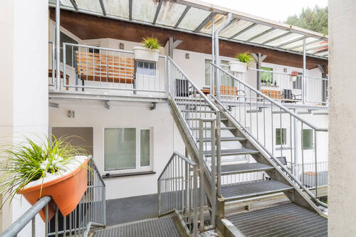 Zugang zu den Wohnungen - Mehrfamilienhaus, Wohnhaus mit 598,00 m&sup2; in Neuwied / Altwied zum Kaufen