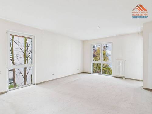 Wohnzimmer 1 - 3 Zimmer Etagenwohnung zum Kaufen in Magdeburg