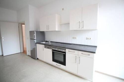 Küche mit Marken-Einbauküche, KS, GS, Herd - 2-Raum-Wohnung, Einbauküche, Balkon zum grünen Hof