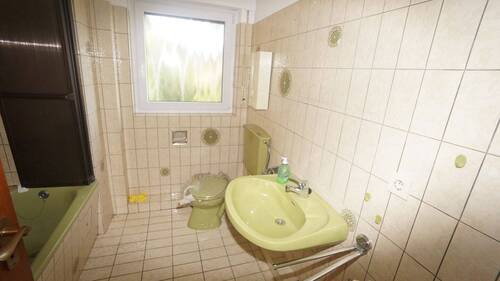 Badezimmer der aktuell freien Wohnung - 