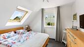 Schlafzimmer mit Ankleidebereich - 
