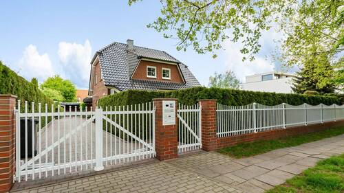 Eingangstor - 4 Zimmer Einfamilienhaus zum Kaufen in Berlin - Pankow