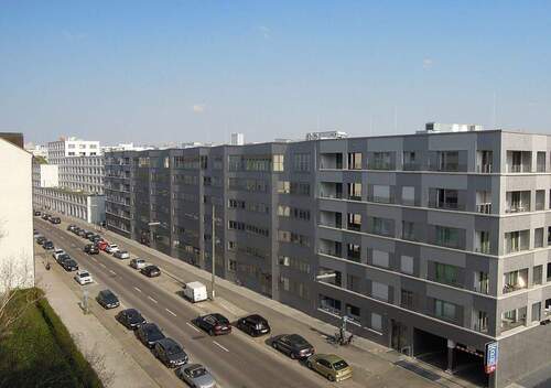 Hausansicht - Garage, Stellplatz zum Kaufen in München