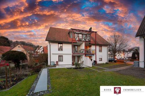 Titelbild - Charmante und gepflegte 2,5 Zimmerwohnung mit 2 Stellplätzen im Herzen von Reichenbach