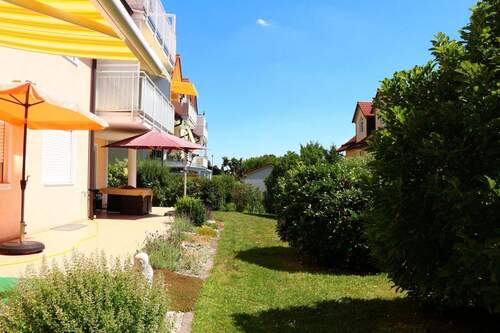 Sonnendurchflutete Erdgeschosswohnung mit großzügiger Terrasse und pflegeleichtem Gartenanteil - 