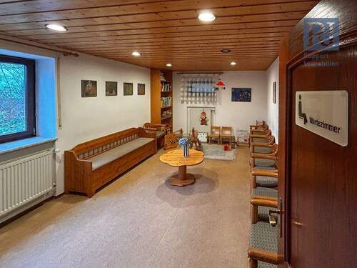 Wartezimmer - 6 Zimmer Büro in Unteraltertheim