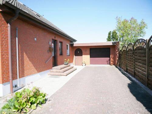 Auffahrt/Garage - 5 Zimmer Einfamilienhaus zum Kaufen in Heide
