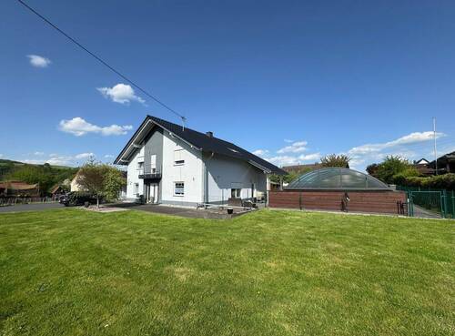 Seitenblick mit Pool - 