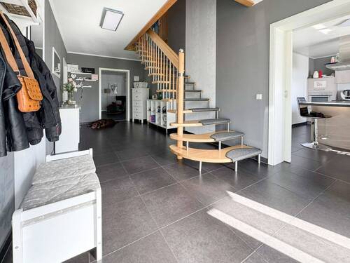 Flur - Einfamilienhaus mit 229,00 m² in Fürthen zum Kaufen