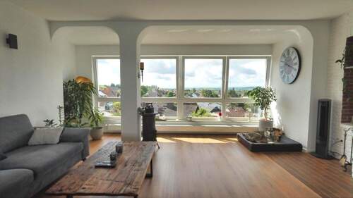 Lichtdurchfluteter Wohnbereich - 