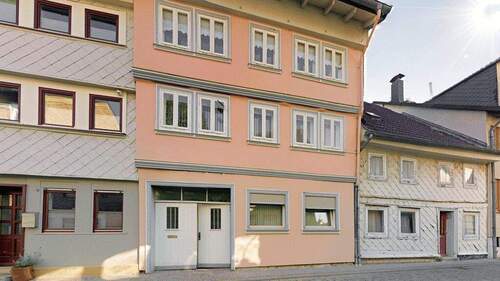 Hausansicht - 8 Zimmer Mehrfamilienhaus, Wohnhaus zum Kaufen in Wolfenbüttel