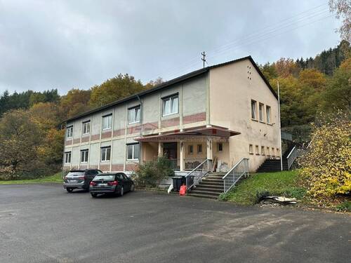 Hofseite - Ehemaliges Schulhaus in Alleinlage