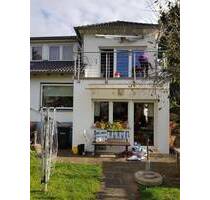 Zweifamilienrheieneckhaus mit 2 Eingängen in Köln Heimersdorf