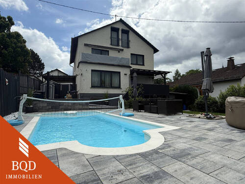 Hausansicht - hochwertiger Innenausbau und exklusiver Außenbereich