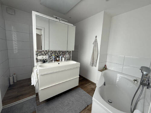 Bad im OG - 8 Zimmer Einfamilienhaus zum Kaufen in Katzenelnbogen