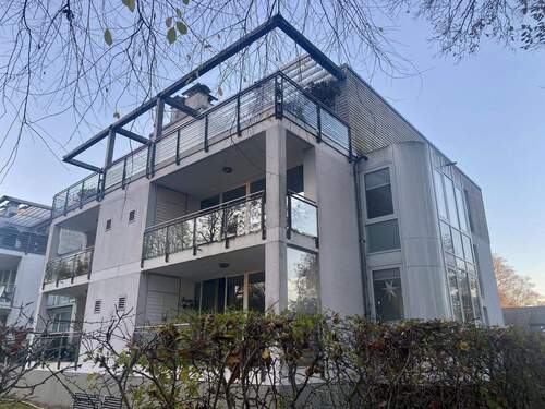 Außenansicht hinten - Attraktive Wohnung mit Südbalkon, Parkblick und Tiefgaragen Stellplatz