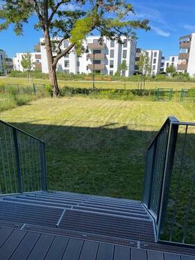 Blick in den Garten - 3 Zimmer Etagenwohnung zur Miete in Schweinfurt