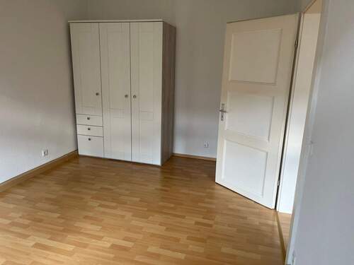 Kleiderschrank kann abgelöst werden - 