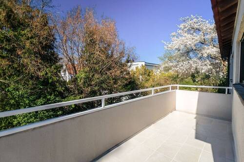 Südwest-Balkon mit Blick ins Grüne. - 4 Zimmer Etagenwohnung zum Kaufen in München