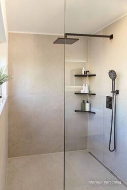 Stilvolles Badezimmer mit natürlichem Tageslicht. - Etagenwohnung mit 117,00 m² in München zum Kaufen