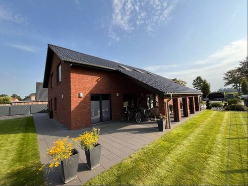 Seitliche Ansicht - Exklusives Wohnhaus mit Einliegerwohnung