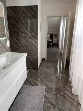 Eltern-Badezimmer im Dachgeschoss - 