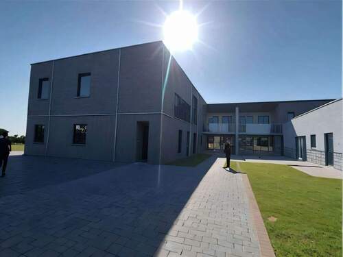 Moderne Architektur mit Weitblick - Repräsentative Gewerbeimmobilie mit Charme und Funktionalität - 