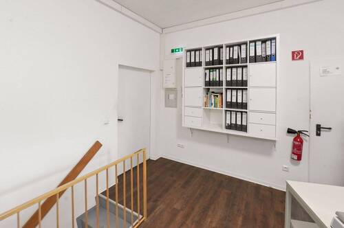 Neben Eingang - 