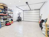 Großzügige Garage - 