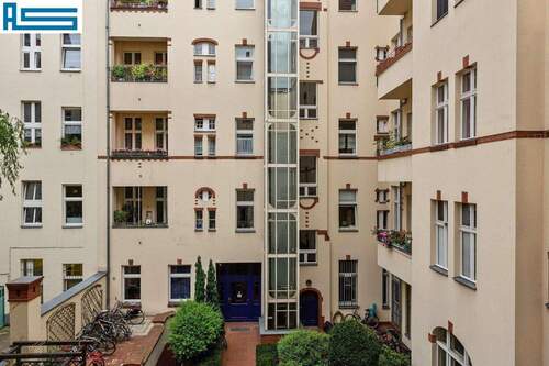 Hofansicht Vorderhaus - Etagenwohnung mit 55,80 m² in Berlin zum Kaufen