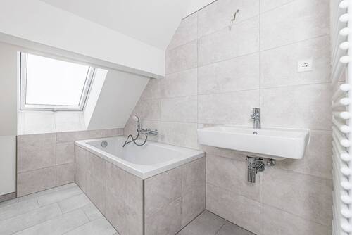 Modernes Badezimmer - 2 Zimmer Etagenwohnung in Leipzig