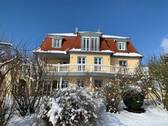 Hausansicht mit Schnee - 