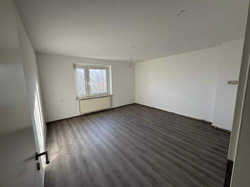 Wohnzimmer - 4 Zimmer Etagenwohnung zur Miete in Zeitz