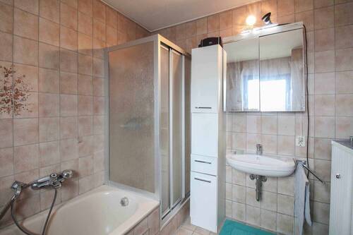 Badezimmer - Etagenwohnung mit 69,60 m&sup2; in Tamm zum Kaufen