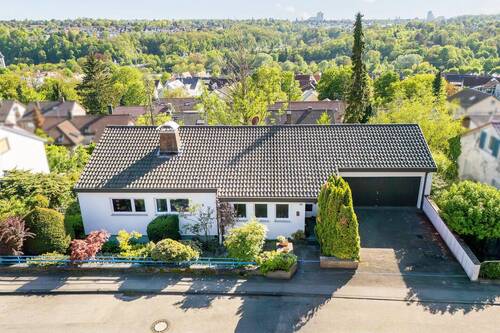 Außenansicht - 5 Zimmer Einfamilienhaus zum Kaufen in Ludwigsburg